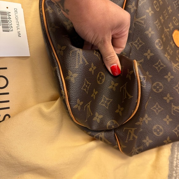 Delightful Louis Vuitton - Picture 4 of 12